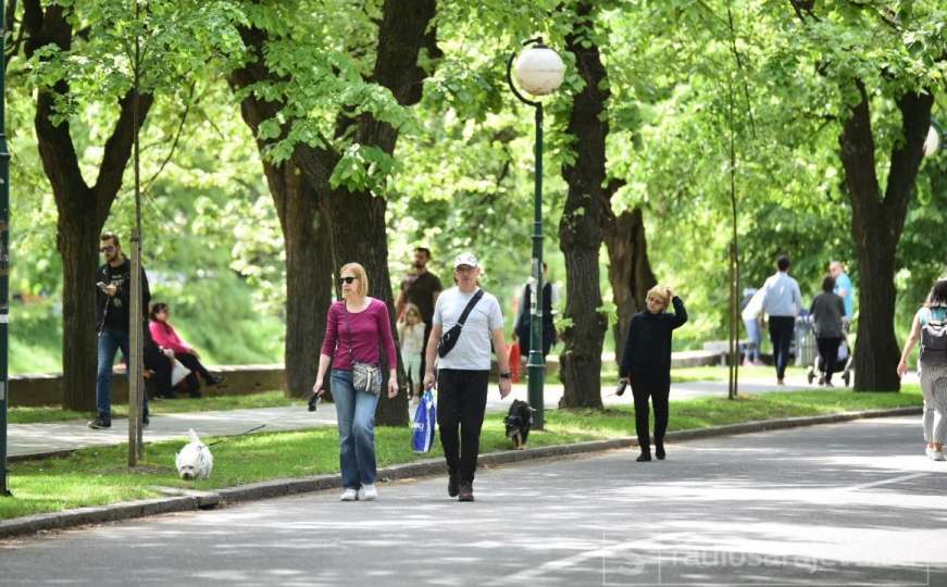Okom kamere portala Radiosarajevo.ba: Sarajlije iskoristile lijepo vrijeme za šetnju